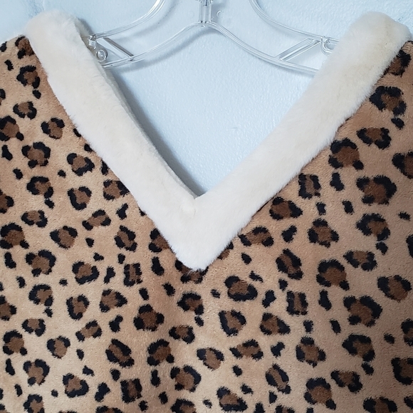 Widgeon Faux Fur Leopard Cheetah Poncho Girls L - Picture 2 of 8